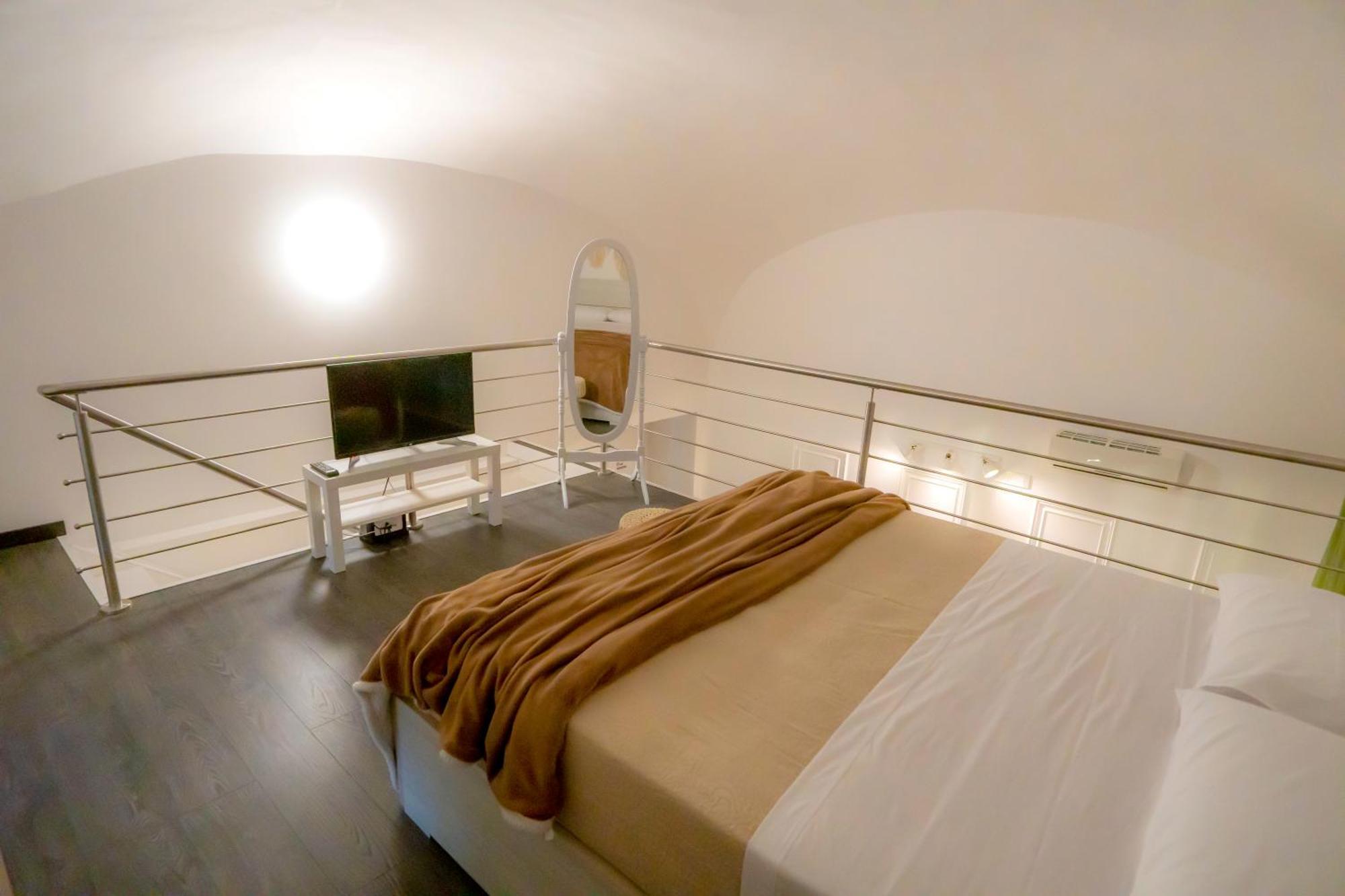 Palazzo Del Vescovo Bed & Breakfast Torre Annunziata Exterior photo